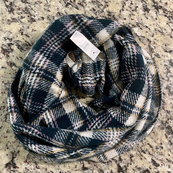 NWT! Loft plaid infinity scarf 🧣 - Picture 3 of 5